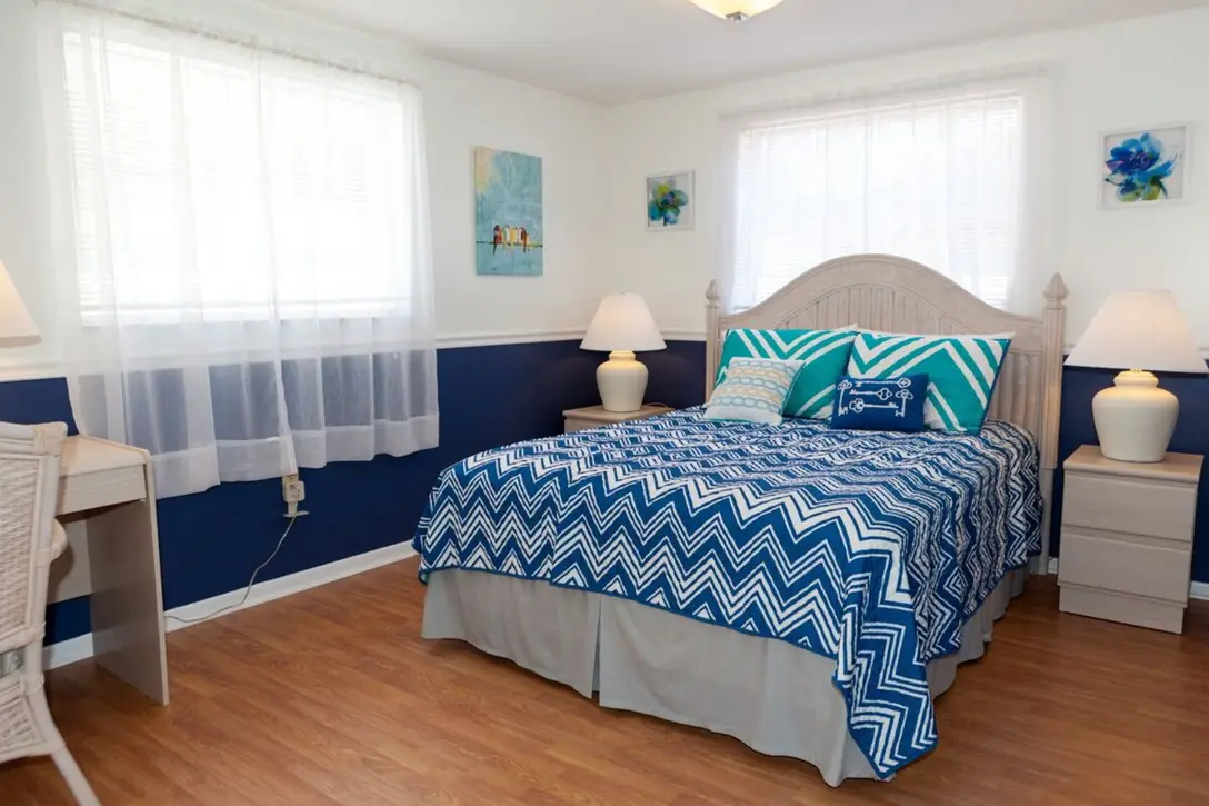 Queen bedroom with blue chevron bedding, Happy Turtle A
