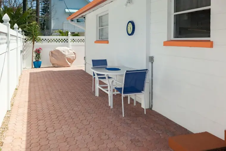 Side patio with bistro seating, Happy Turtle A